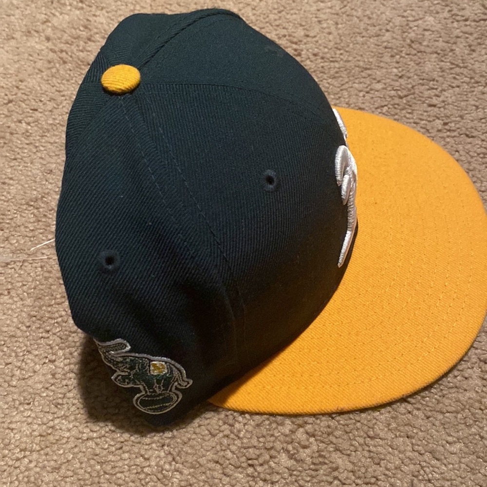 Snap back hat - Picture 2 of 4
